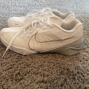 Women’s Nike metcon react size 5